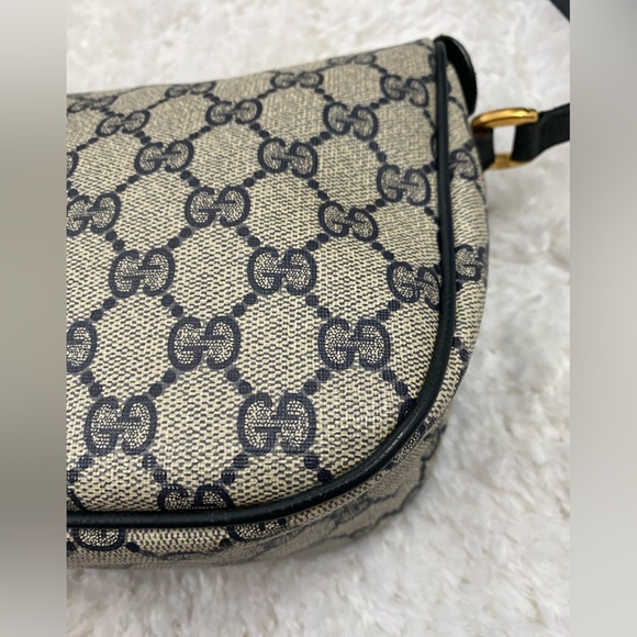 Gucci Vintage Crossbody Bag - Picture 8 of 15